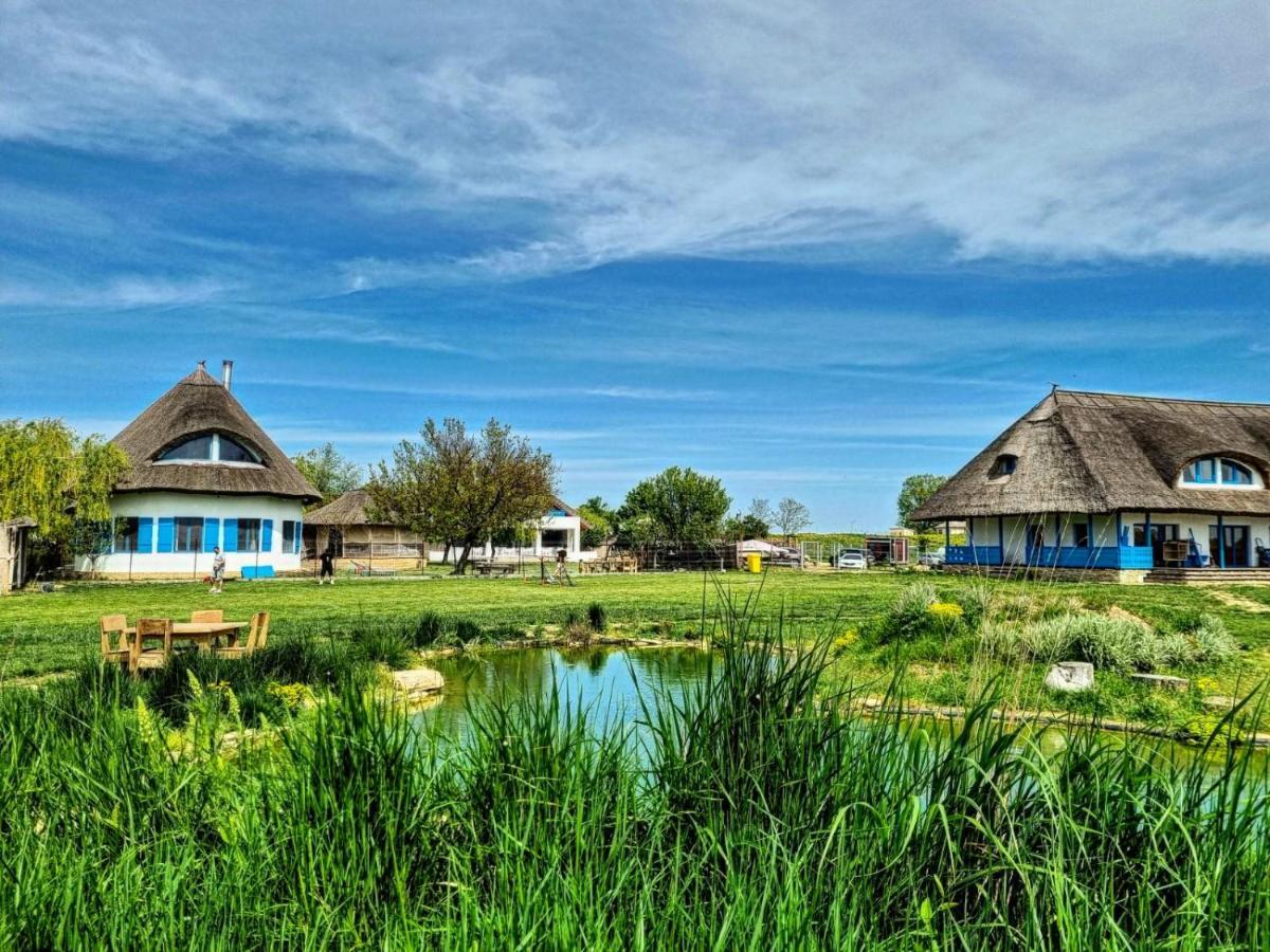 5 Chirpici - Small Traditional Resort มูรีกีโอล ภายนอก รูปภาพ