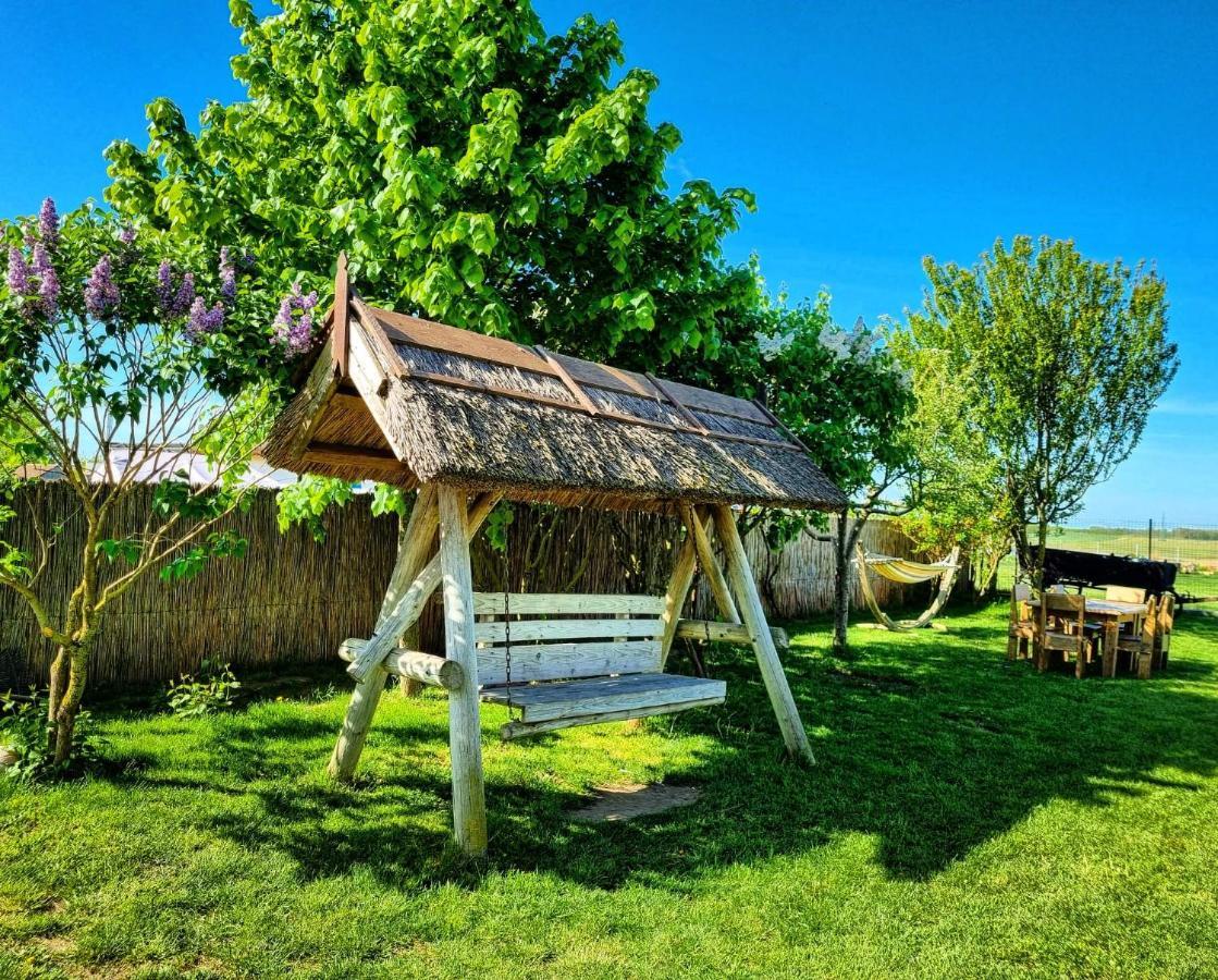 5 Chirpici - Small Traditional Resort มูรีกีโอล ภายนอก รูปภาพ