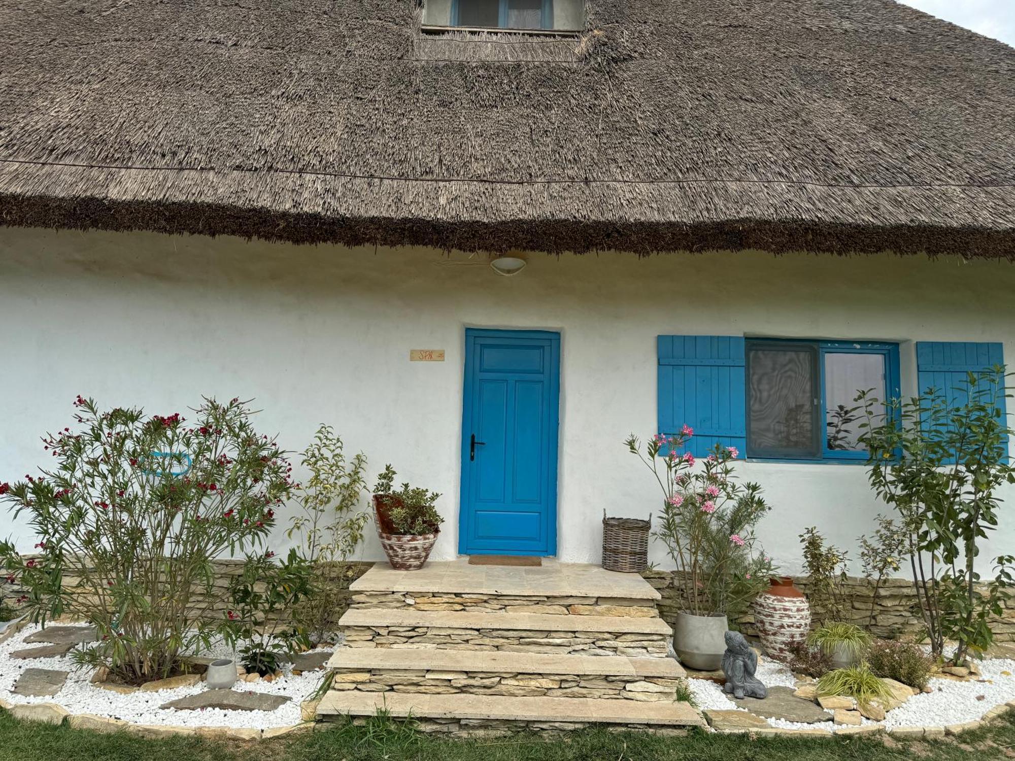 5 Chirpici - Small Traditional Resort มูรีกีโอล ภายนอก รูปภาพ